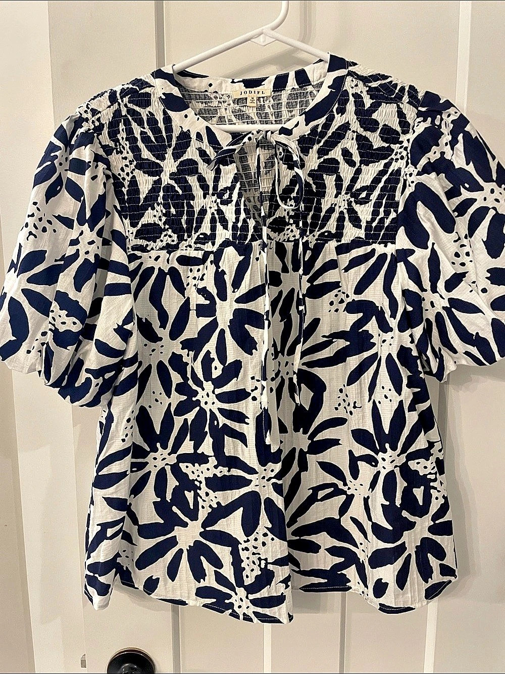 JODIFL Floral Blouse in Blue & White Size Medium Like New